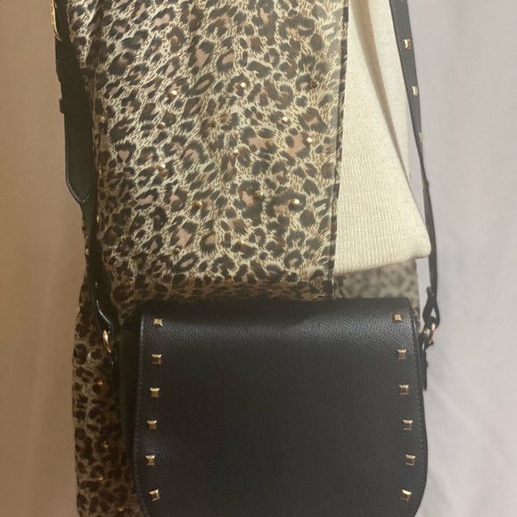 🎉🎈HOST PICK🎉🎈VICTORIA’s SECRET CROSSBODY STUDDED SADDLE BAG - Picture 13 of 16